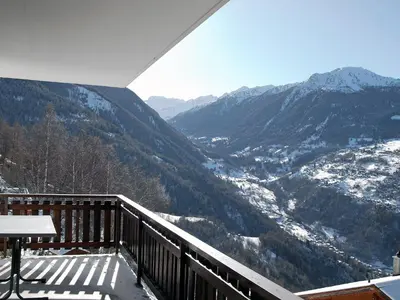 Ein allgemeiner Bergblick oder ein Berglick von der Ferienwohnung aus