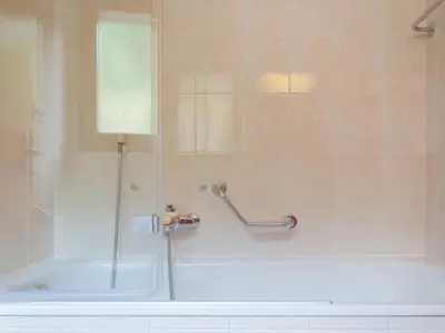 Ein Badezimmer in der Unterkunft Apartment Les Crêtes 1-3 by Interhome