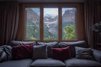 Ein allgemeiner Bergblick oder ein Berglick von des Chalets aus