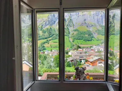 Ein allgemeiner Bergblick oder ein Berglick von der Ferienwohnung aus