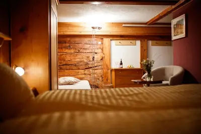 Ein Bett oder Betten in einem Zimmer der Unterkunft Hotel Nufenen