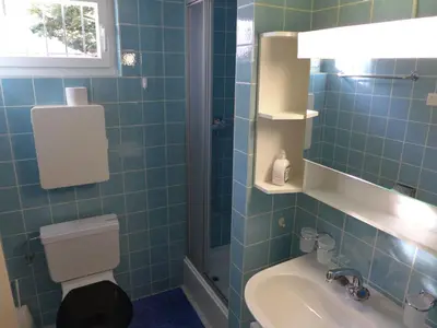 Ein Badezimmer in der Unterkunft Holiday Home Chalet Marietta by Interhome