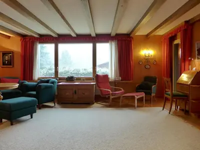 Ein Sitzbereich in der Unterkunft Holiday Home Chalet Marietta by Interhome