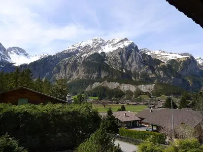 Ein allgemeiner Bergblick oder ein Berglick von des Ferienhauses aus