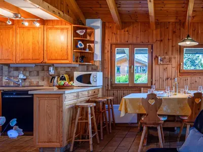 Küche/Küchenzeile in der Unterkunft Chalet Lao-Lao by Interhome