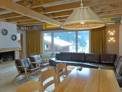 Ein Sitzbereich in der Unterkunft Apartment Chalet Almis 5 by Interhome