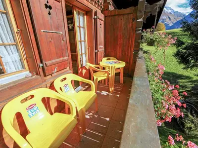 Ein Garten an der Unterkunft Apartment Chalet Marie Rosa-1 by Interhome
