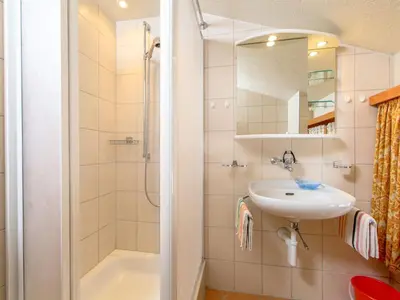 Ein Badezimmer in der Unterkunft Apartment Chalet Marie Rosa-1 by Interhome