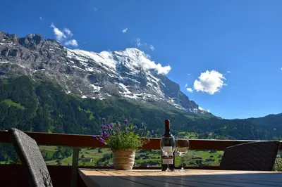 Ein allgemeiner Bergblick oder ein Berglick von des Hotels aus