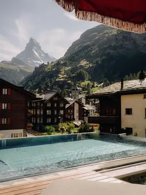Ein allgemeiner Bergblick oder ein Berglick von des Hotels aus