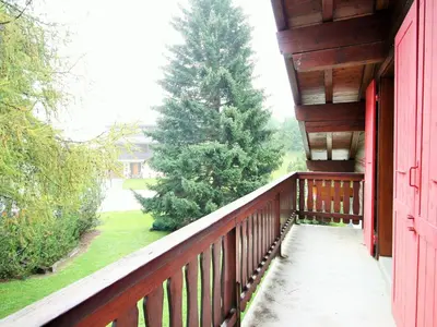 Ein Balkon oder eine Terrasse in der Unterkunft Bright Chalet with Terrace