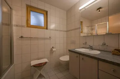 Ein Badezimmer in der Unterkunft Roossi-Huus 1