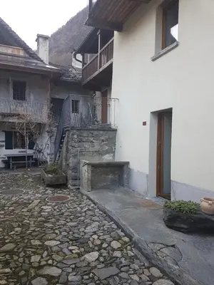 Das Gebäude in dem sich die Ferienwohnung befindet