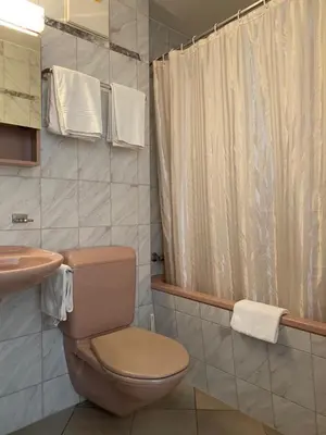 Ein Badezimmer in der Unterkunft St Martin Apartments