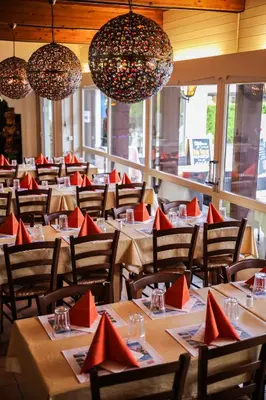 Ein Restaurant oder anderes Speiselokal in der Unterkunft The River Village