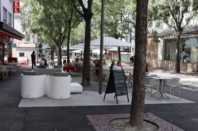 Ein Restaurant oder anderes Speiselokal in der Unterkunft Hôtel Elite
