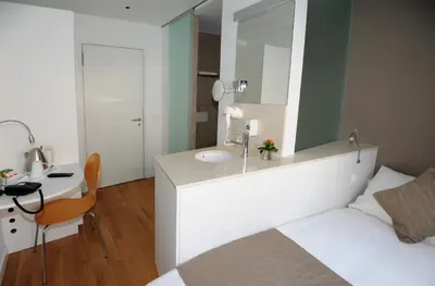 Ein Bett oder Betten in einem Zimmer der Unterkunft Hôtel Elite