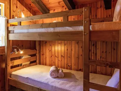 Ein Bett oder Betten in einem Zimmer der Unterkunft Chalet Mirabeau 8 by Interhome