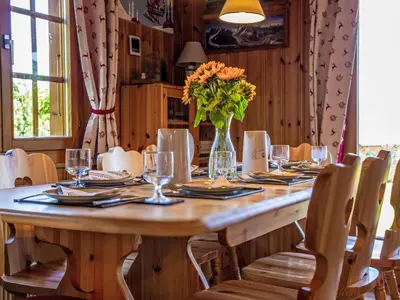 Grundriss der Unterkunft Chalet Mirabeau 8 by Interhome