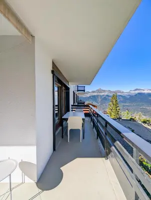 Ein Balkon oder eine Terrasse in der Unterkunft Cosy Centered with Garden and View in Veysonnaz
