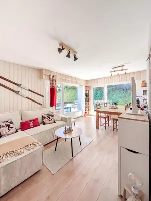 Ein Sitzbereich in der Unterkunft Cosy Centered with Garden and View in Veysonnaz
