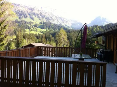 Ein allgemeiner Bergblick oder ein Berglick von der Ferienwohnung aus