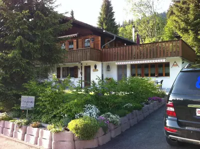Ein Garten an der Unterkunft Chalet Erika