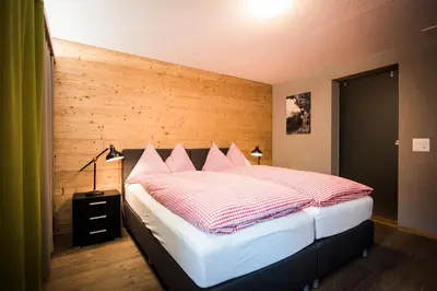 Ein Bett oder Betten in einem Zimmer der Unterkunft Hotel Weisses Kreuz