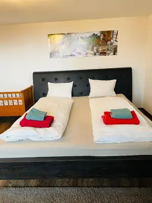 Ein Bett oder Betten in einem Zimmer der Unterkunft Niesenblick