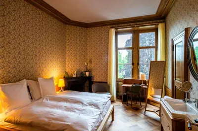 Ein Bett oder Betten in einem Zimmer der Unterkunft Schloss Schadau - Swiss Historic Hotel