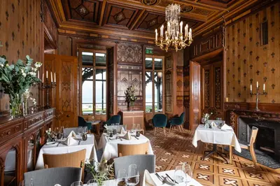 Ein Sitzbereich in der Unterkunft Schloss Schadau - Swiss Historic Hotel