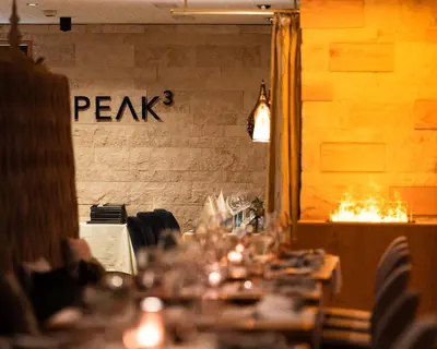 Ein Restaurant oder anderes Speiselokal in der Unterkunft Resort La Ginabelle