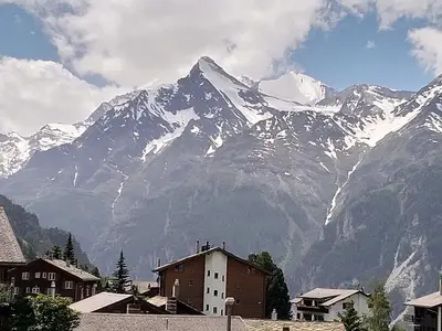 Ein allgemeiner Bergblick oder ein Berglick von der Ferienwohnung aus