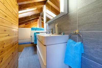 Ein Badezimmer in der Unterkunft Appartement au centre de Zermatt (4-8 personnes)