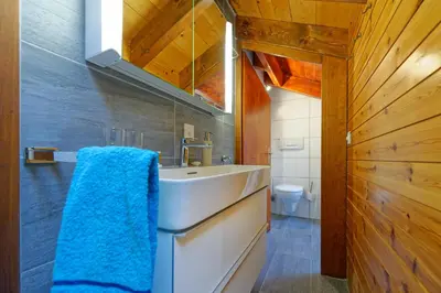 Ein Badezimmer in der Unterkunft Appartement au centre de Zermatt (4-8 personnes)