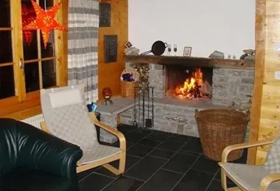 Ein Sitzbereich in der Unterkunft Chalet Sandrine