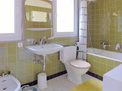 Ein Badezimmer in der Unterkunft Apartment Clairière des Barzettes B14 by Interhome