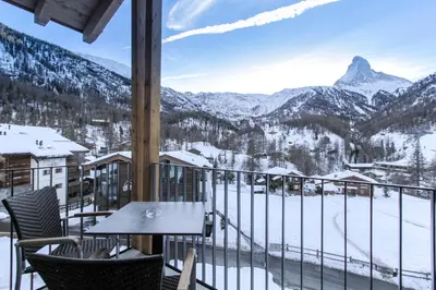Ein allgemeiner Bergblick oder ein Berglick von der Ferienwohnung aus