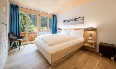 Ein Bett oder Betten in einem Zimmer der Unterkunft Berghotel Gadmer Lodge - dein Zuhause in den Bergen am Sustenpass im Berner Oberland
