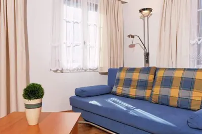 Ein Sitzbereich in der Unterkunft Ferienwohnung Bahnhöfli