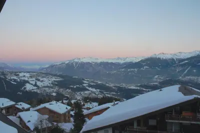 Ein allgemeiner Bergblick oder ein Berglick von der Ferienwohnung aus