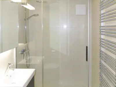 Ein Badezimmer in der Unterkunft Apartment Chalet Desirée by Interhome
