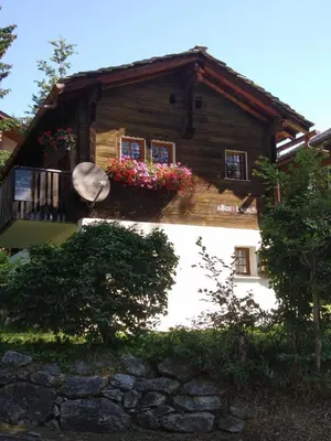 Das Gebäude in dem sich das Chalet befindet