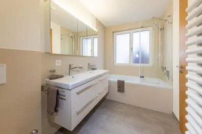 Ein Badezimmer in der Unterkunft Haus Darioli