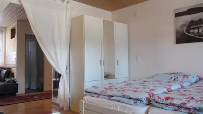Ein Bett oder Betten in einem Zimmer der Unterkunft Bahnhöfli Faulensee