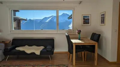 Ein allgemeiner Bergblick oder ein Berglick von der Pension aus