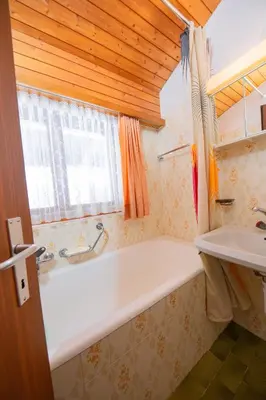 Ein Badezimmer in der Unterkunft Haus Boccalino