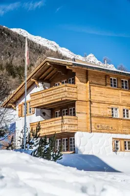 Ein allgemeiner Bergblick oder ein Berglick von des Chalets aus