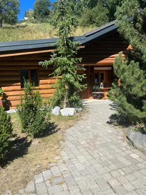 Das Gebäude in dem sich das Chalet befindet