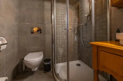 Ein Badezimmer in der Unterkunft Chalet Les Rindes